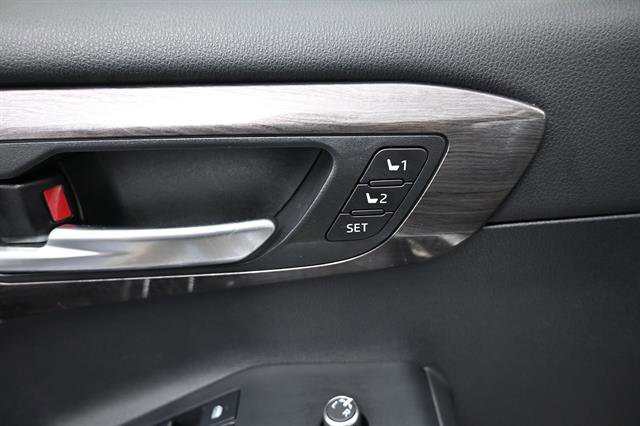 Used 2021 Toyota Highlander Limited FWD image 7