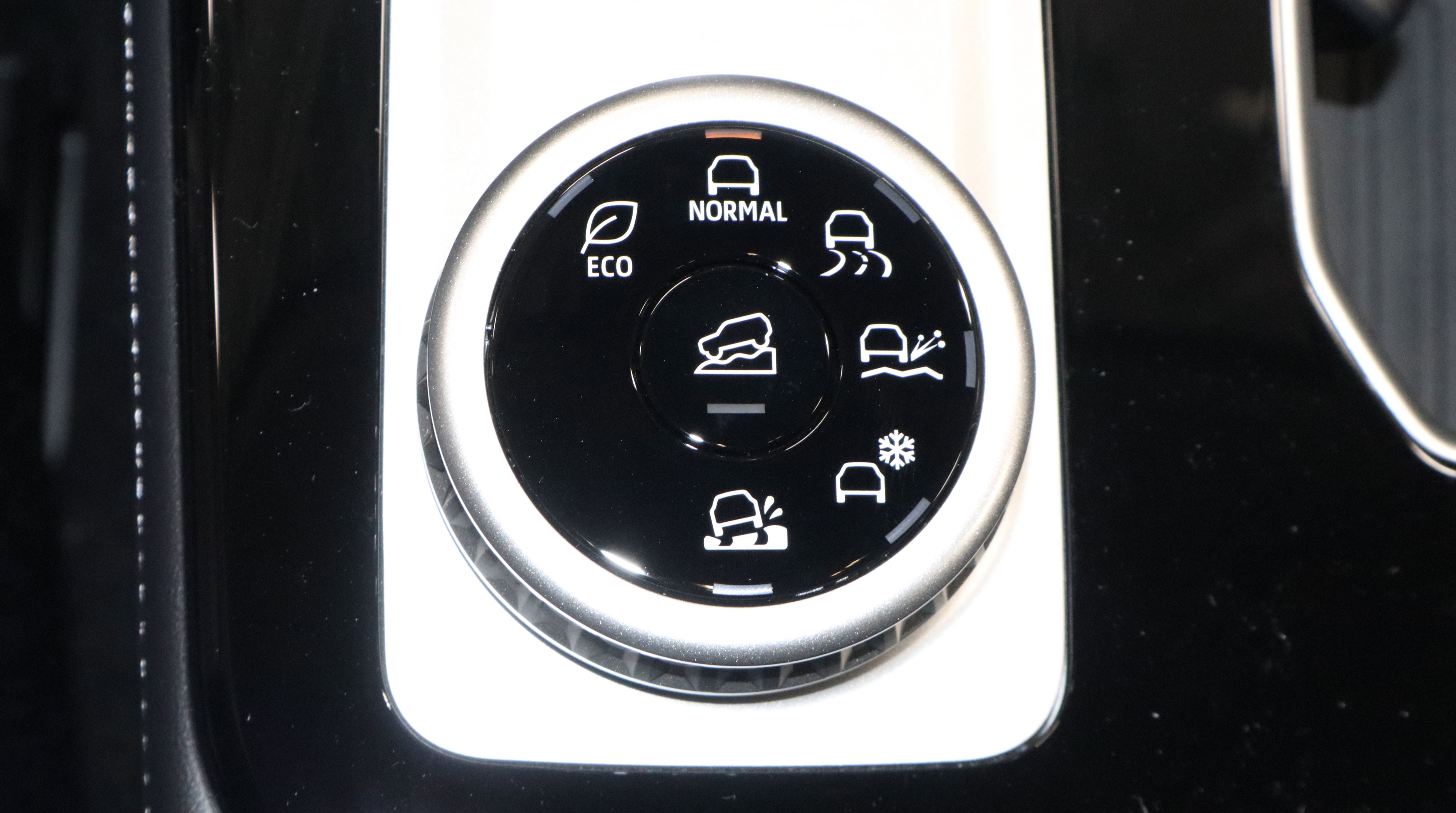 New 2026 Mitsubishi Outlander SE image 31