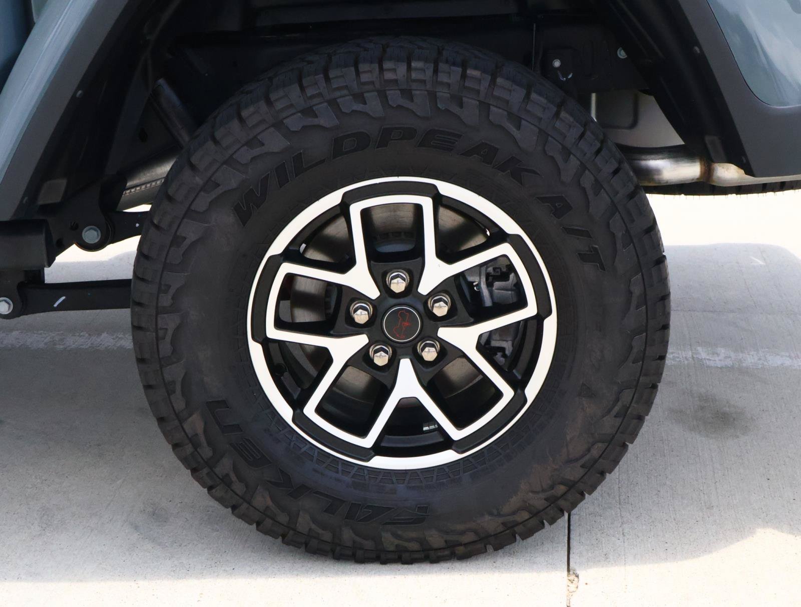 Used 2025 Jeep Gladiator Rubicon w/ Convenience Group AWD/4WD image 9