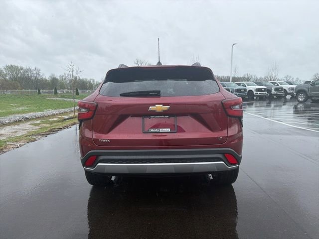 Used 2024 Chevrolet Trax LT w/ LT Convenience Package image 8