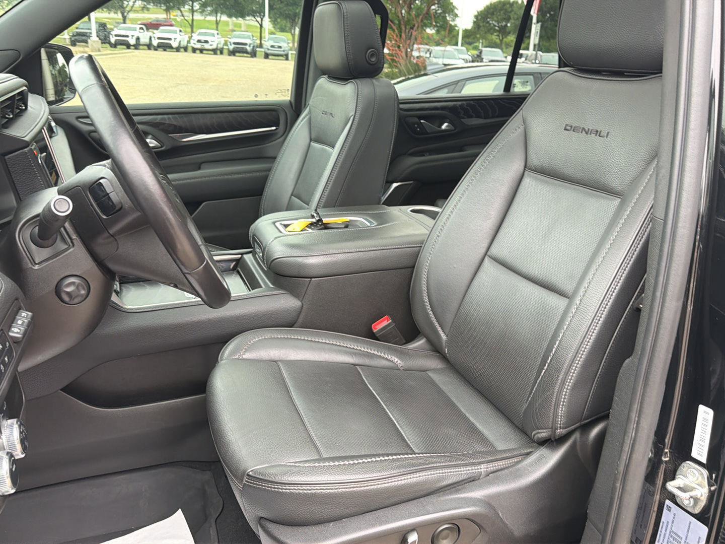 Used 2022 GMC Yukon Denali AWD/4WD image 14