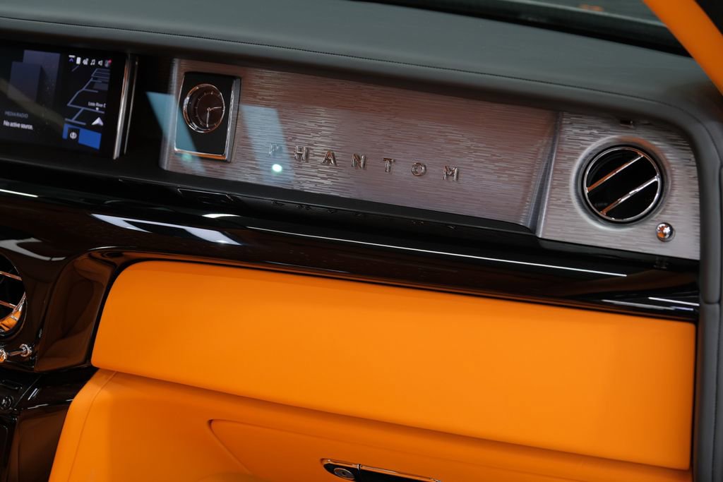 Used 2025 Rolls-Royce Phantom Sedan RWD image 55