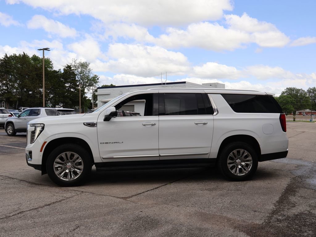Used 2025 GMC Yukon XL Denali AWD/4WD image 5