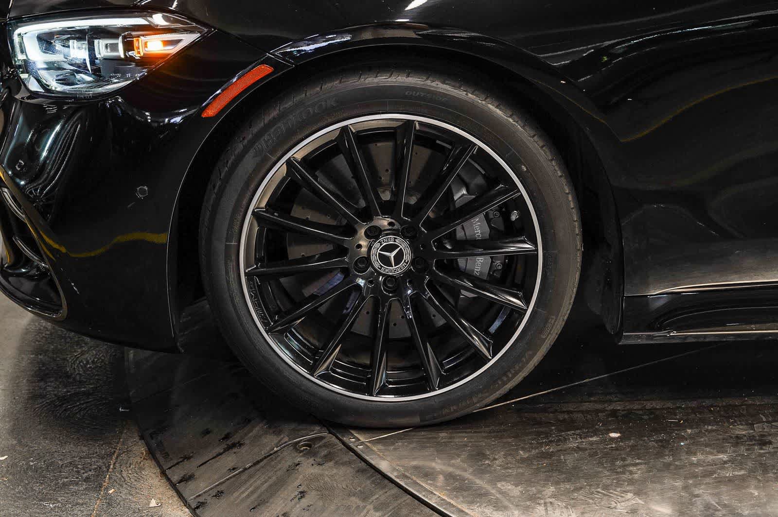 Used 2023 Mercedes-Benz S 500 4MATIC w/ AMG Line image 9