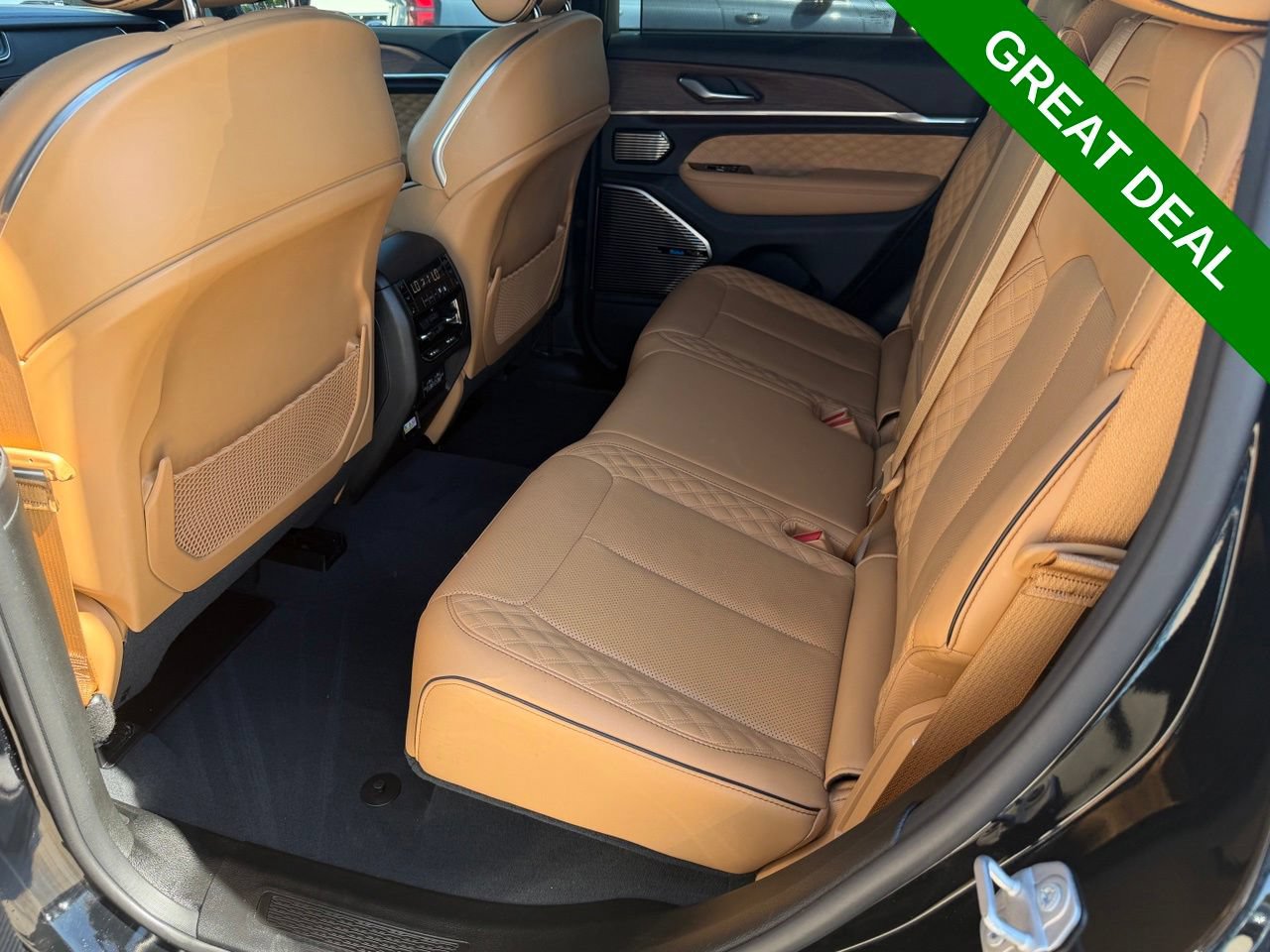 Used 2023 Jeep Grand Cherokee Summit w/ Luxury Tech Group V AWD/4WD image 35