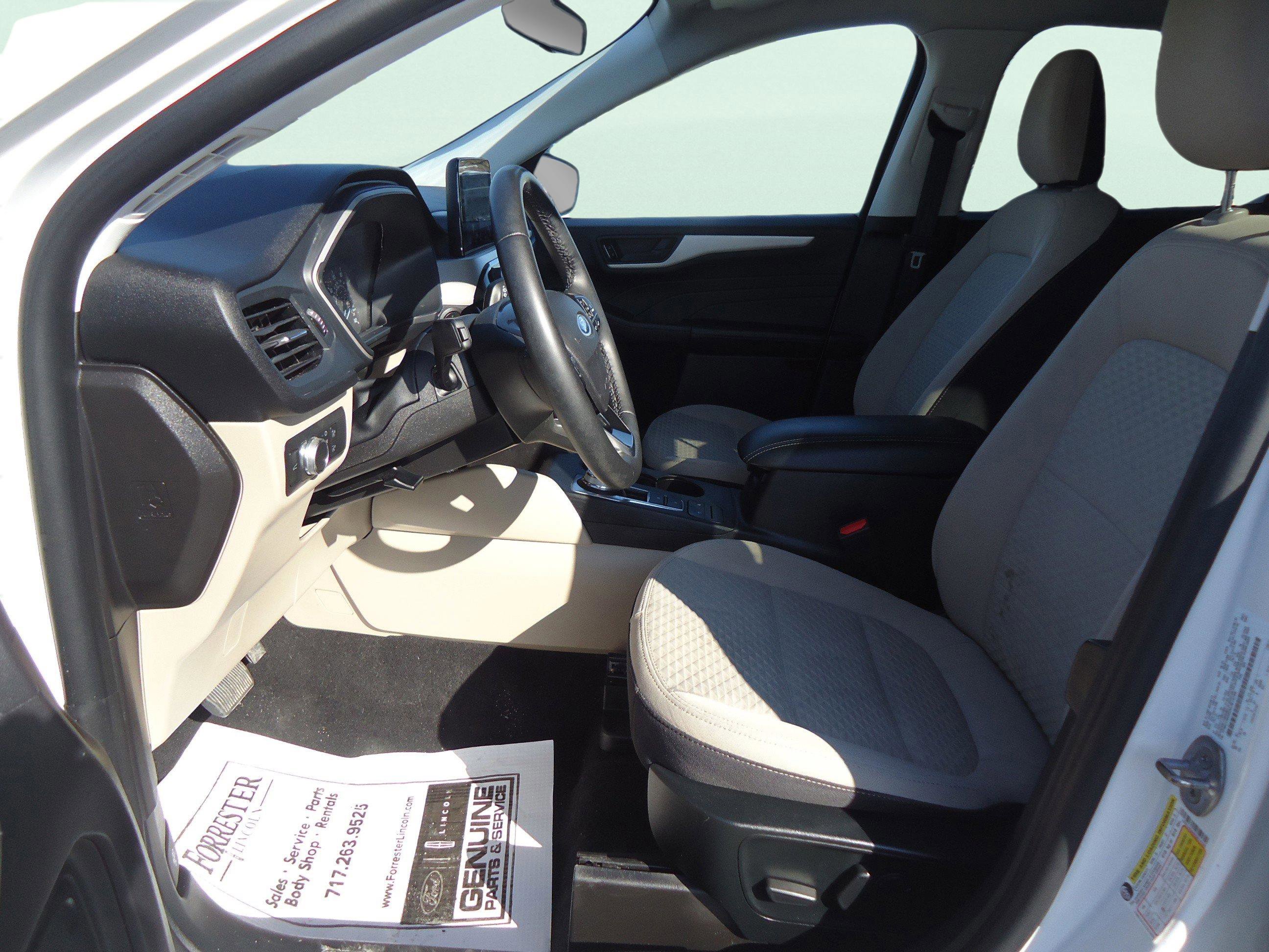 Used 2022 Ford Escape SE w/ SE Sport Appearance Package image 24