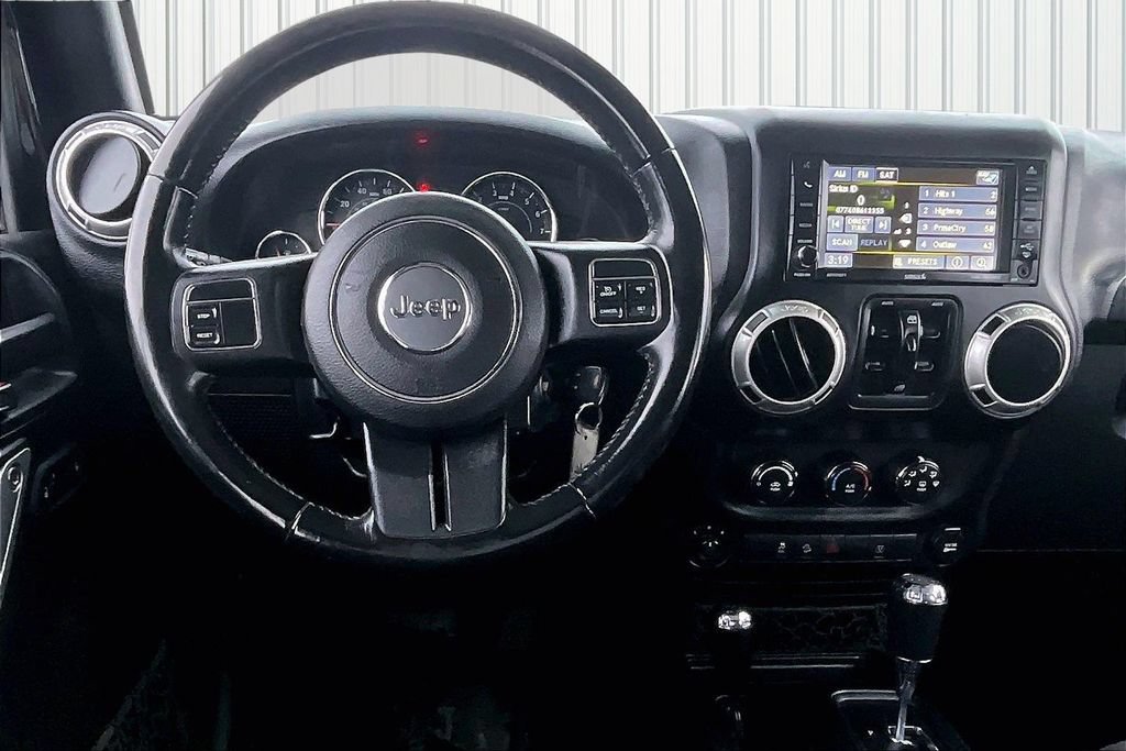 Used 2017 Jeep Wrangler Unlimited Sahara AWD/4WD image 8