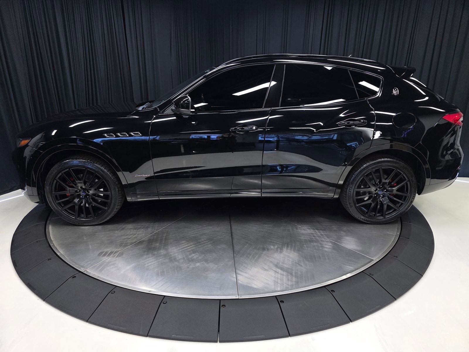 Used 2018 Maserati Levante GranSport AWD/4WD image 8