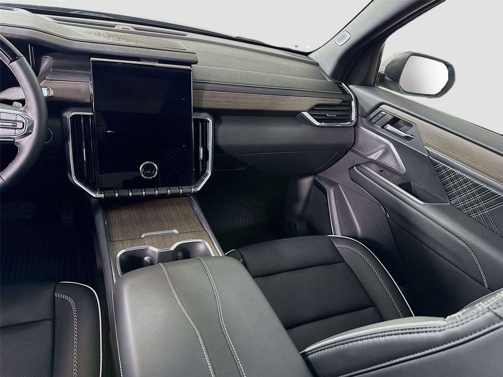 Used 2025 GMC Acadia Denali w/ Super Cruise Package image 18