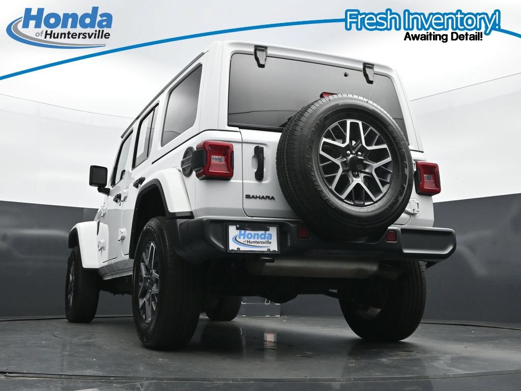 Used 2025 Jeep Wrangler Unlimited Sahara AWD/4WD image 31