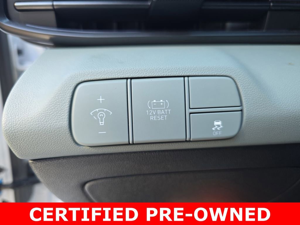 Used 2025 Hyundai Elantra Limited image 26