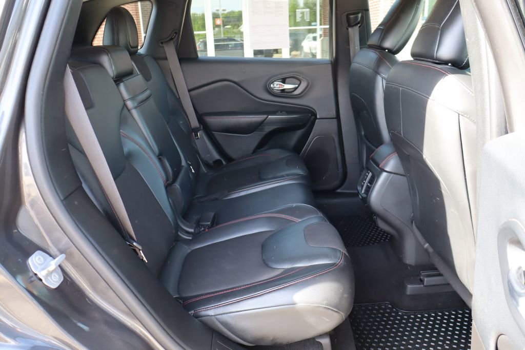 Used 2016 Jeep Cherokee Trailhawk w/ Cold Weather Group AWD/4WD image 40