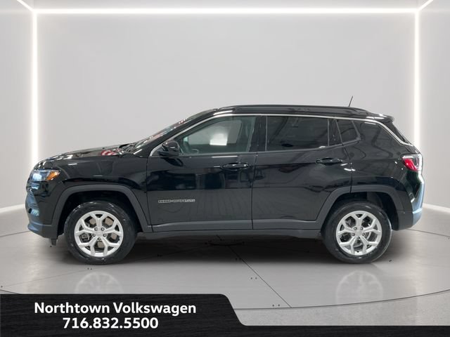 Used 2024 Jeep Compass Latitude AWD/4WD image 2