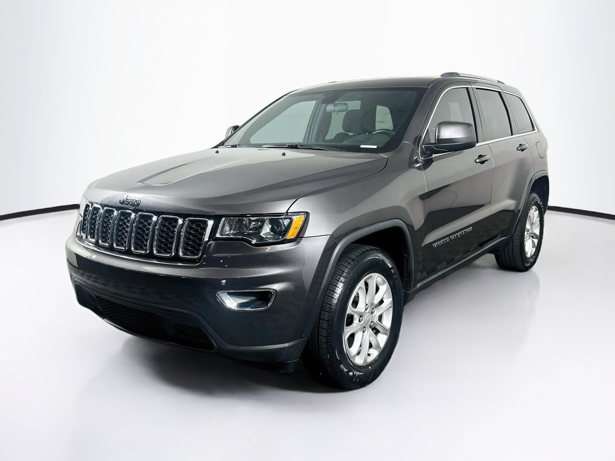 Used 2021 Jeep Grand Cherokee Laredo AWD/4WD image 3