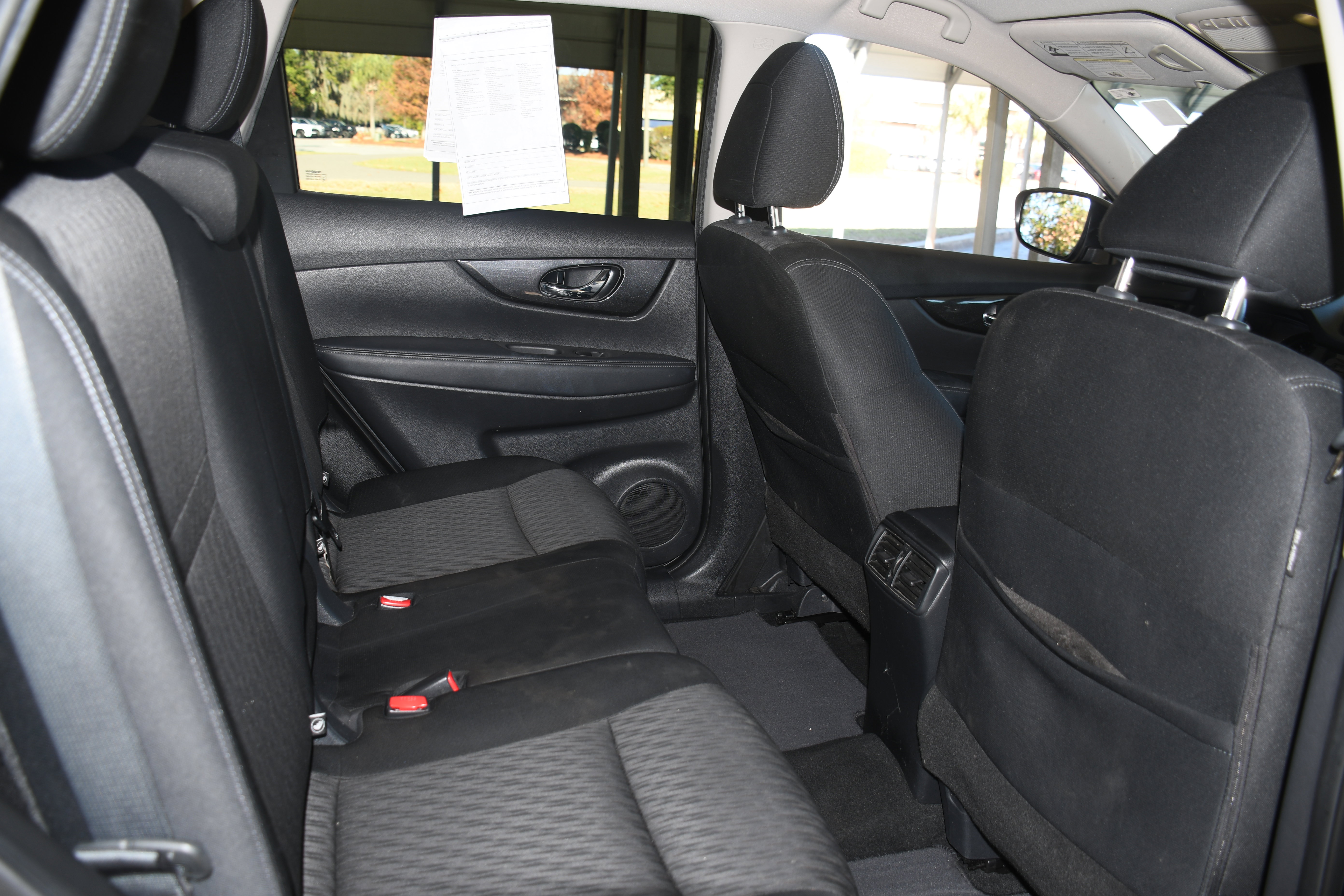 Used 2018 Nissan Rogue SV w/ Premium Package image 19