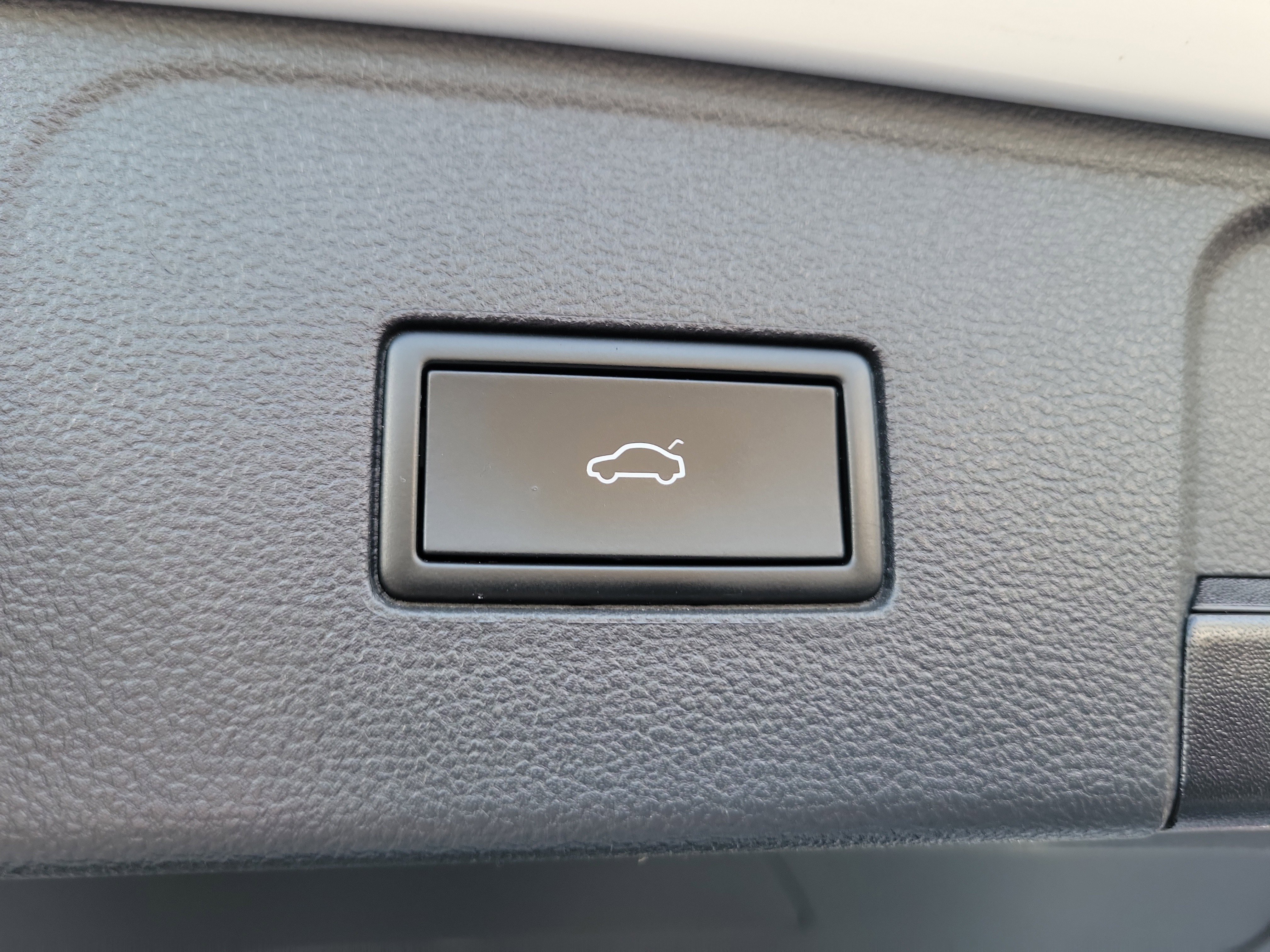 Used 2024 Volkswagen Atlas SE image 25