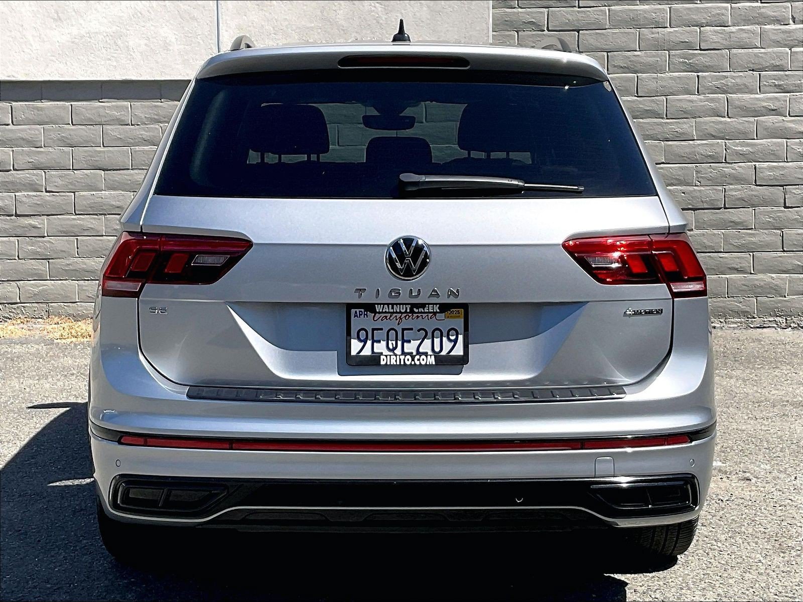 Certified 2023 Volkswagen Tiguan SE R-Line AWD/4WD image 3