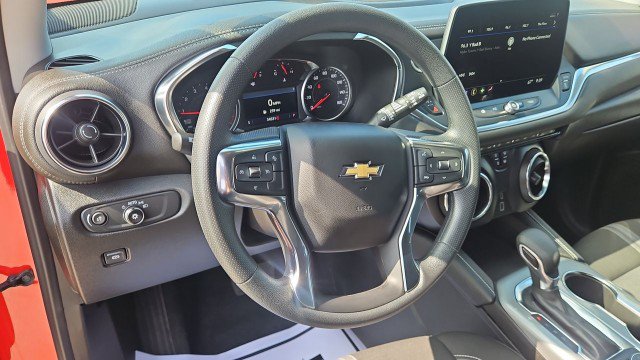 Used 2025 Chevrolet Blazer LT FWD image 11
