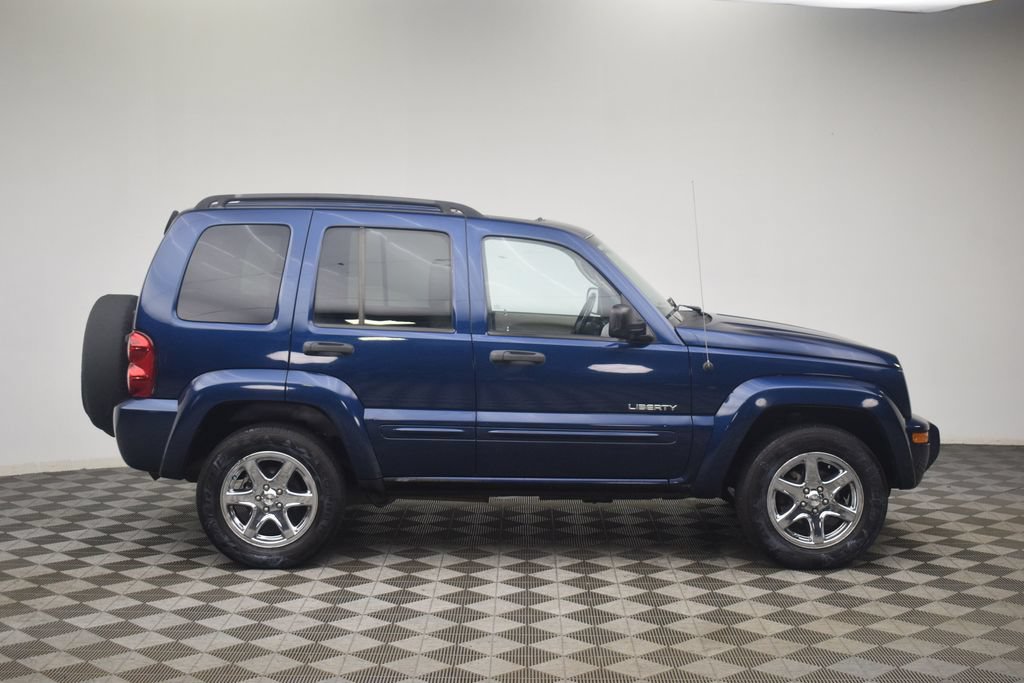 Used 2004 Jeep Liberty Limited w/ 17" Chrome Wheel & Tire Group AWD/4WD image 11