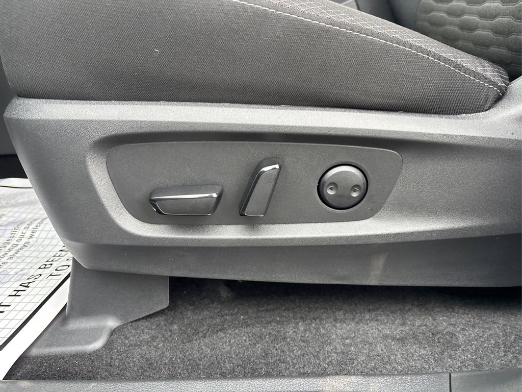 New 2025 Nissan Pathfinder SV w/ Black Appearance Package image 30