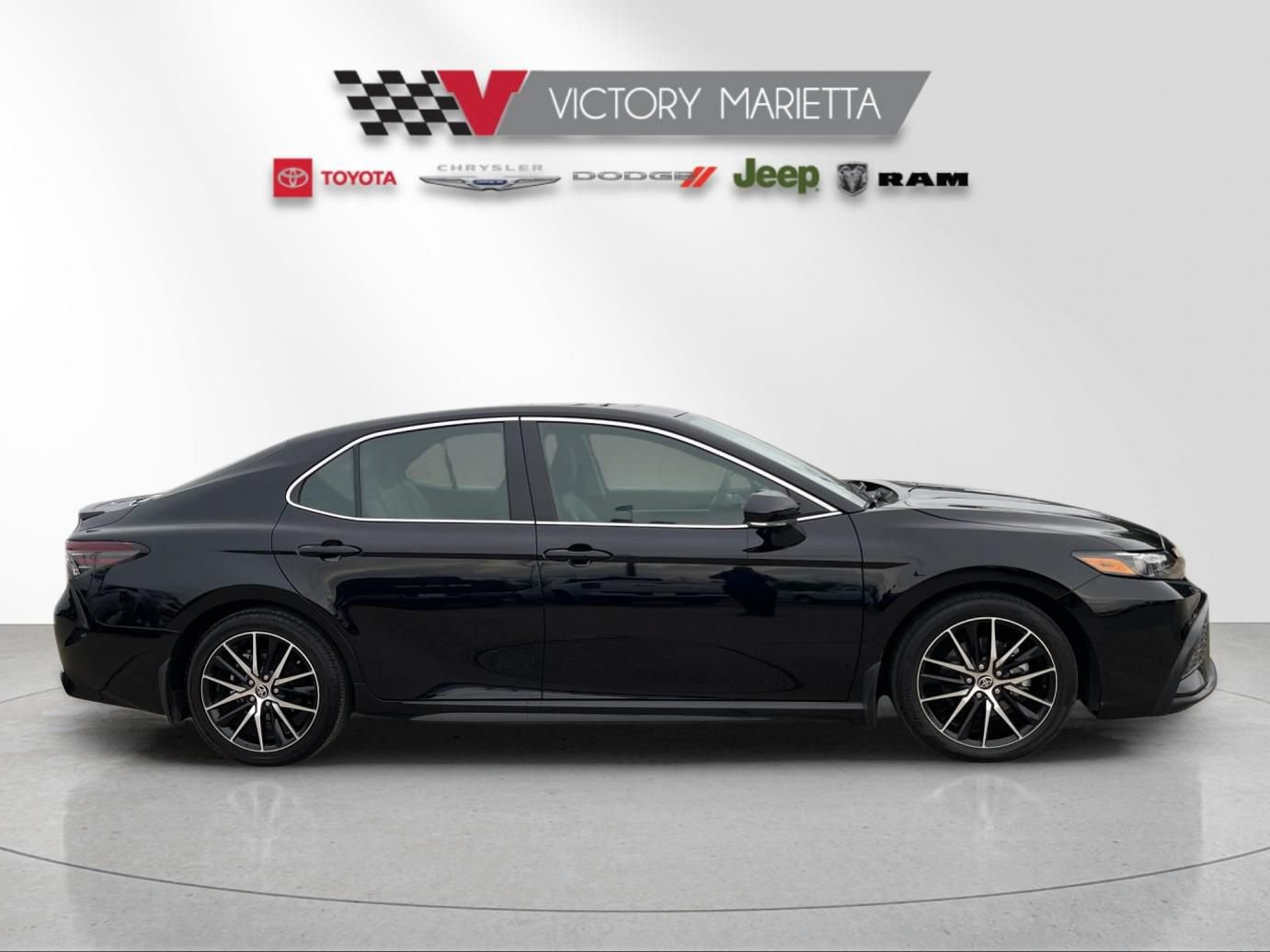 Used 2023 Toyota Camry SE w/ Audio Upgrade Package FWD image 6