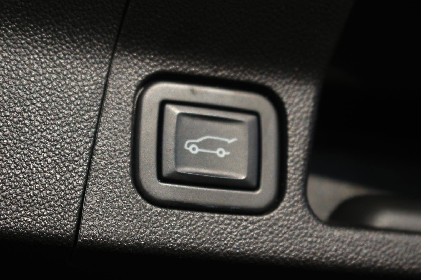 Used 2022 GMC Acadia AT4 w/ Technology Package image 12