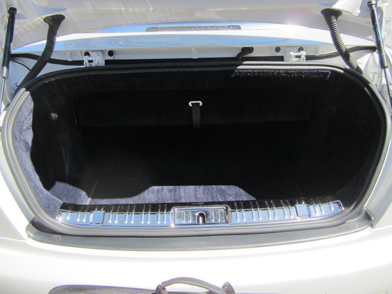 Used 2016 Rolls-Royce Dawn RWD image 12