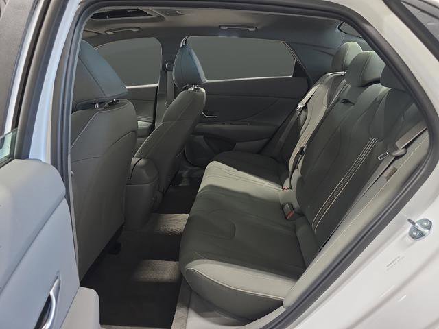 Certified 2025 Hyundai Elantra SEL image 30
