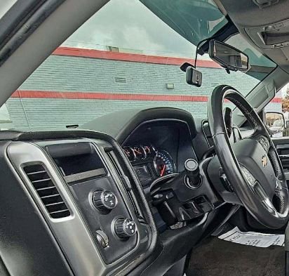 Used 2018 Chevrolet Silverado 1500 LT w/ Texas Edition image 19