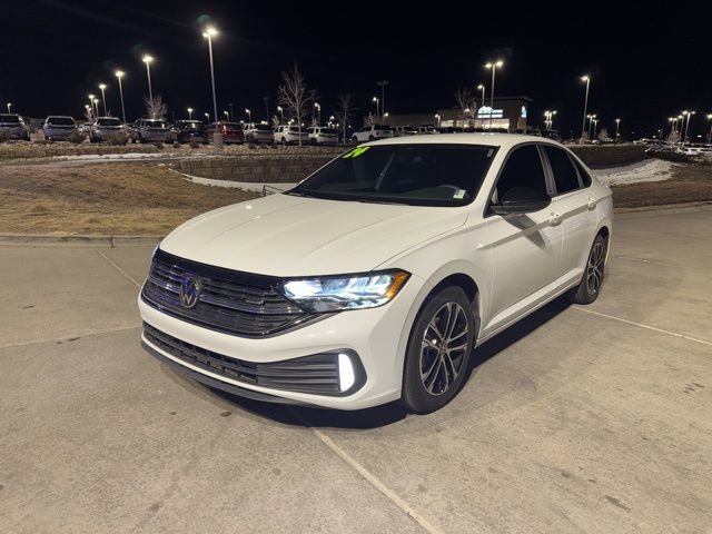 Used 2024 Volkswagen Jetta Sport image 3