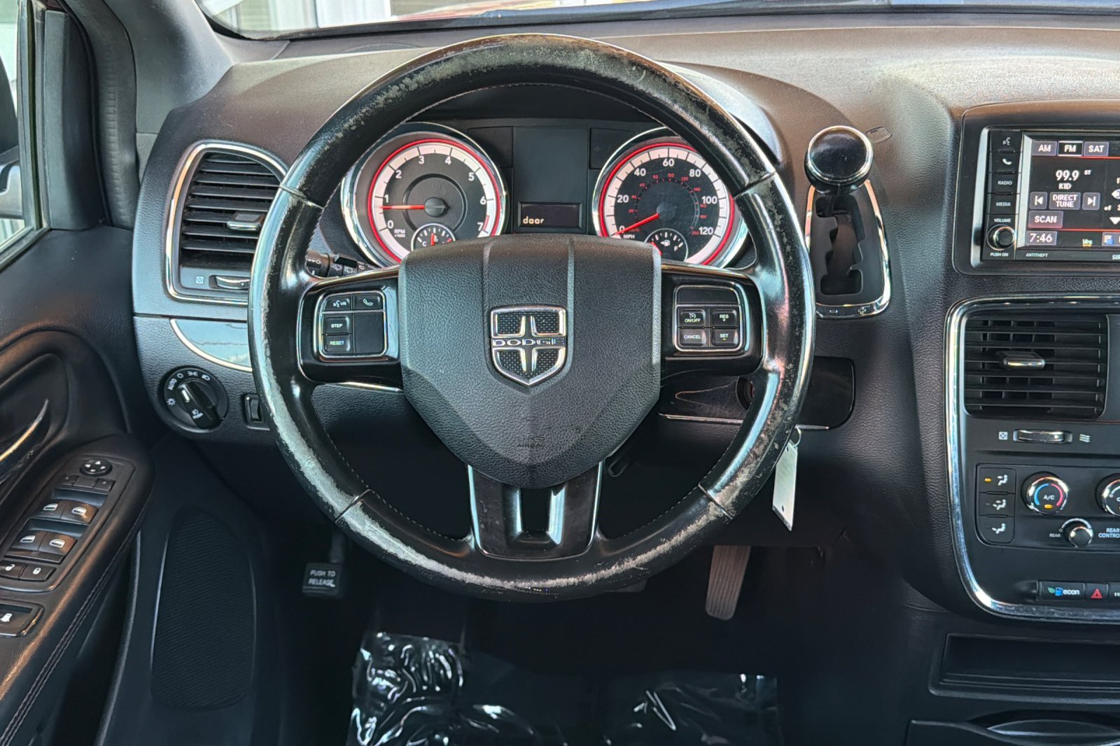 Used 2020 Dodge Grand Caravan SE FWD image 16