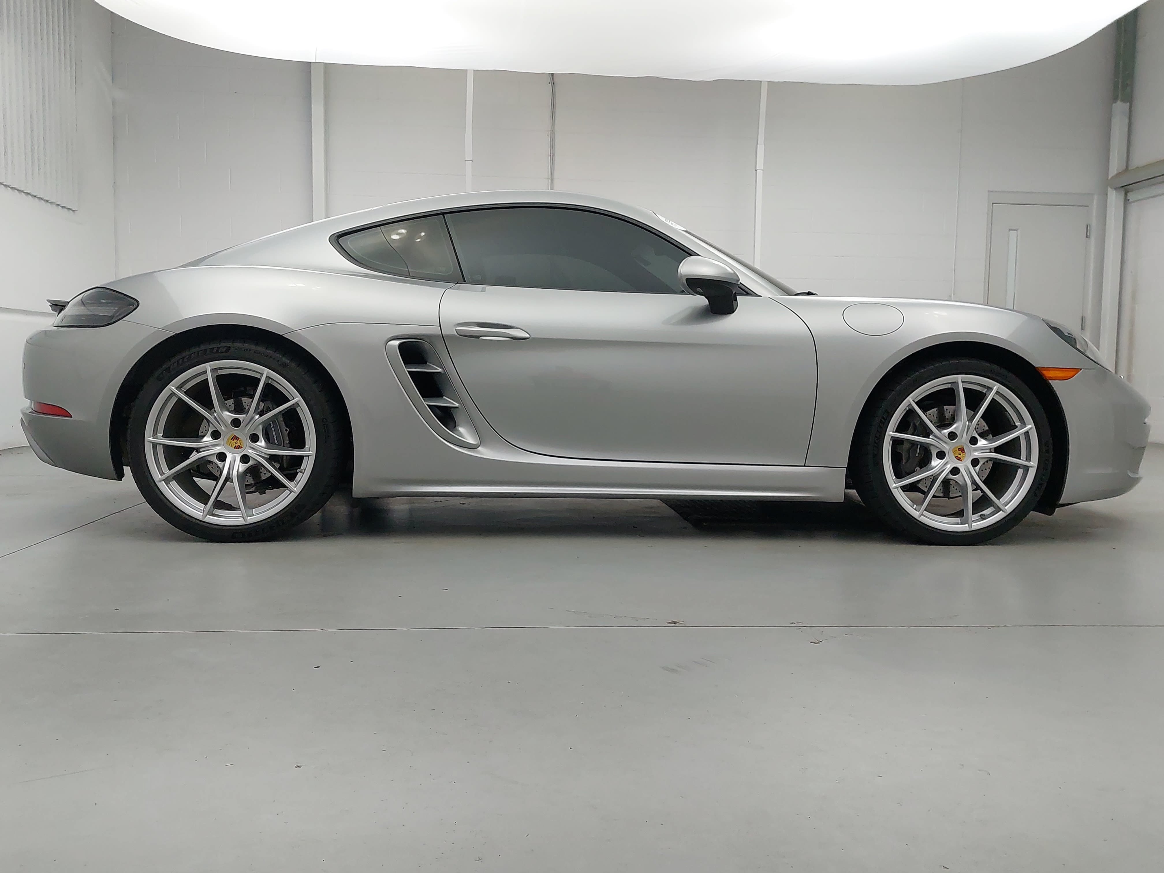 Certified 2025 Porsche 718 Cayman RWD image 8