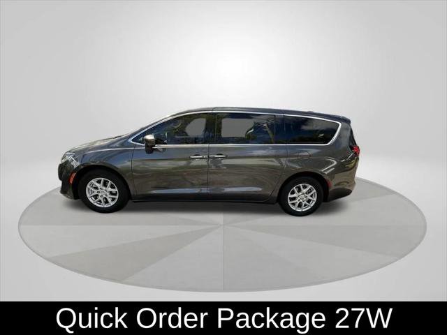 Certified 2020 Chrysler Pacifica Touring w/ Advanced Safetytec Group FWD image 4