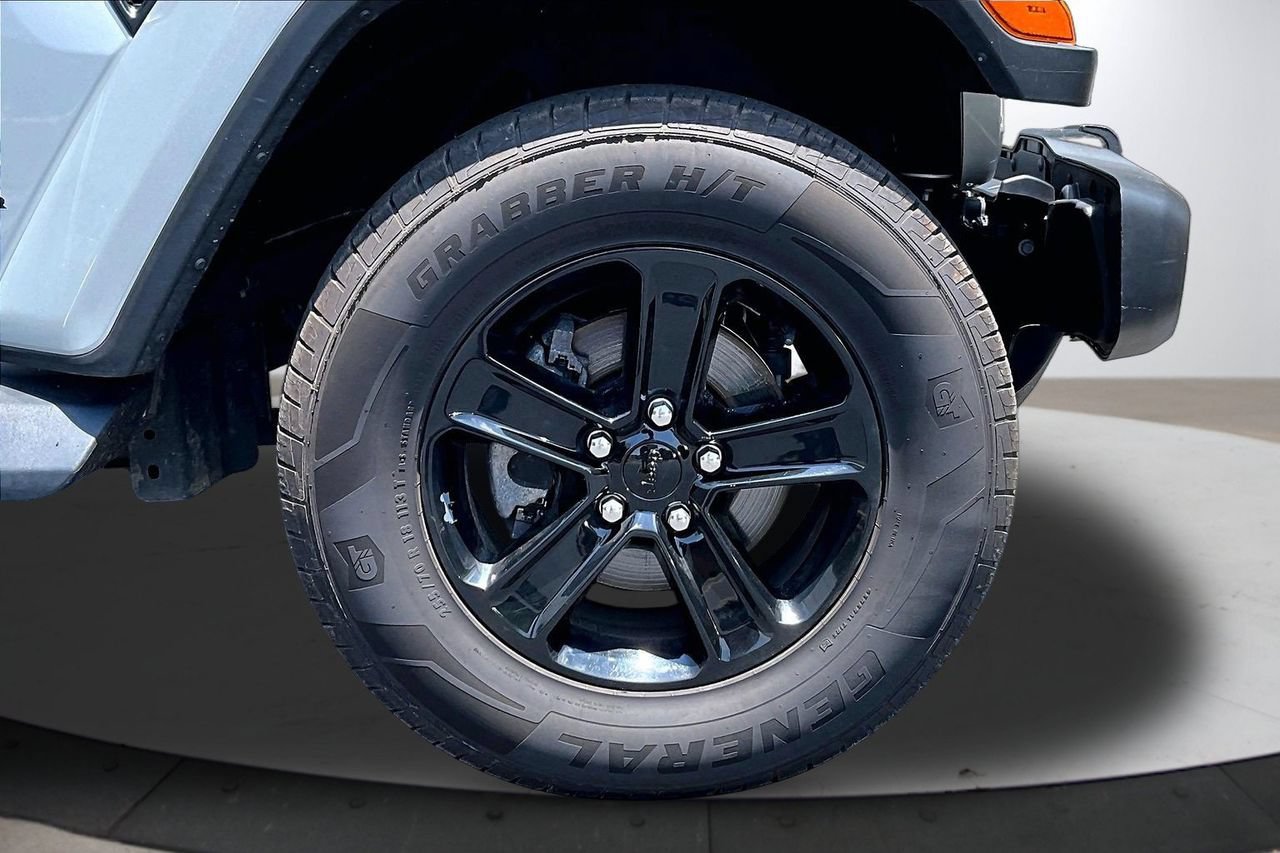 Used 2023 Jeep Wrangler Unlimited Sahara AWD/4WD image 33