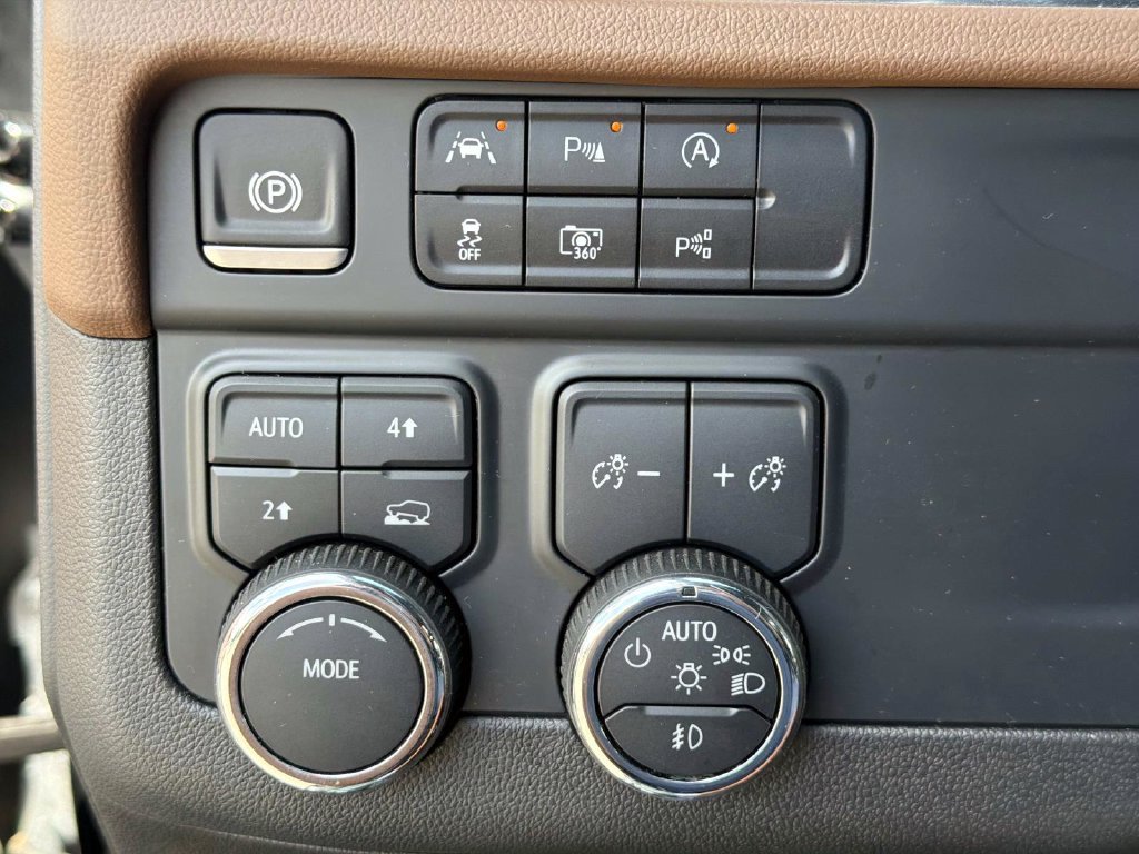 Used 2025 Chevrolet Tahoe High Country AWD/4WD image 33