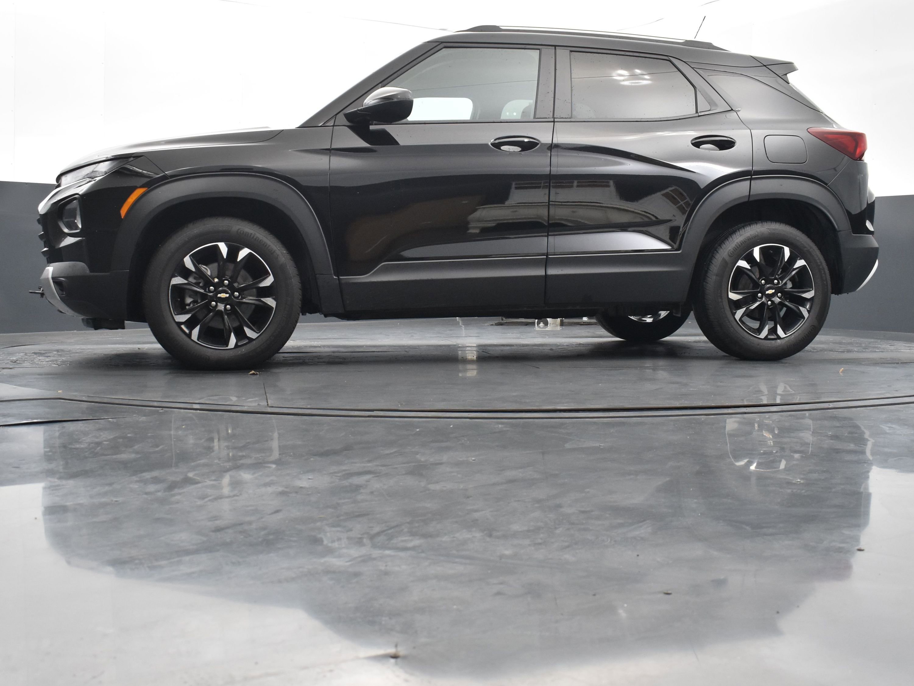 Used 2022 Chevrolet TrailBlazer LT AWD/4WD image 35