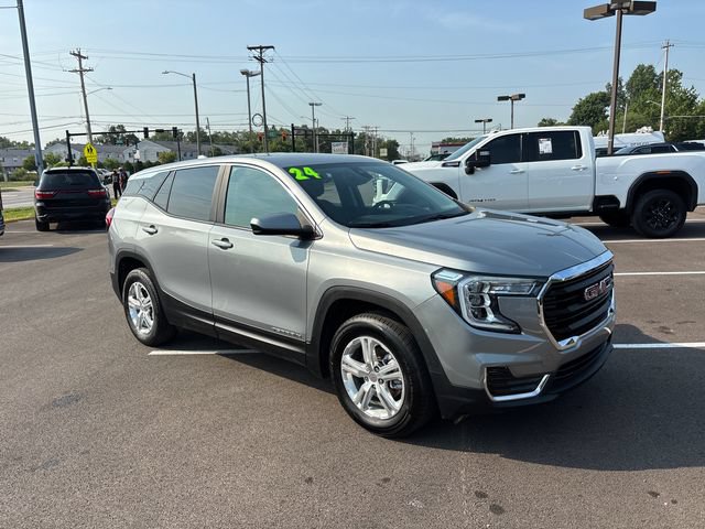 Used 2024 GMC Terrain SLE AWD/4WD image 2