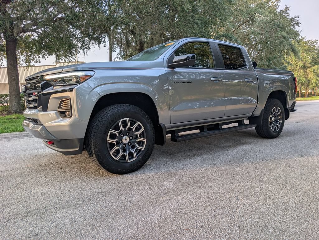 Used 2026 Chevrolet Colorado Z71 w/ Technology Package AWD/4WD image 3