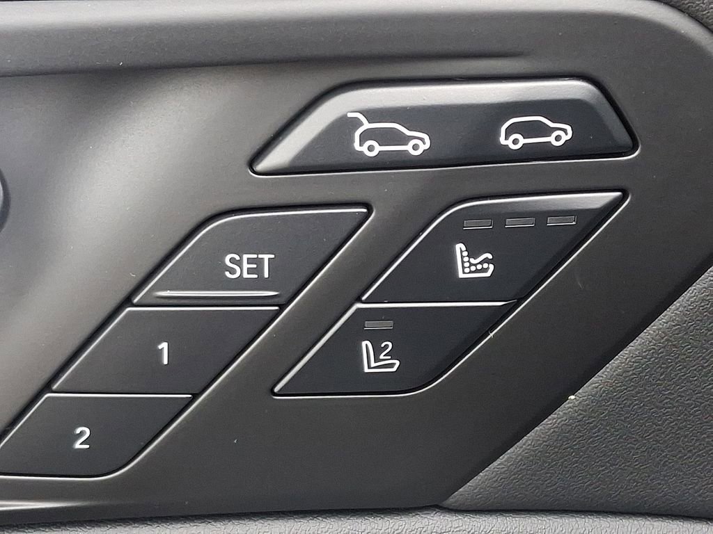 Used 2025 BMW X6 M60i AWD/4WD image 27
