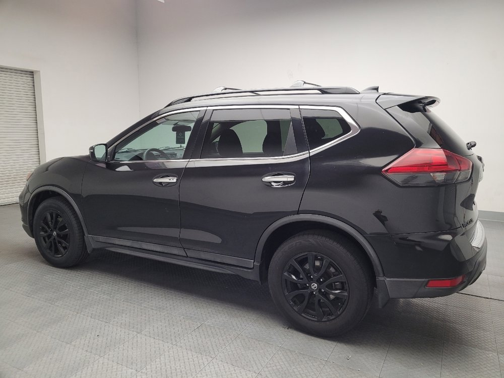 Used 2018 Nissan Rogue SV image 3