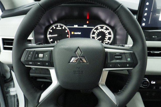 New 2026 Mitsubishi Outlander SE FWD image 8