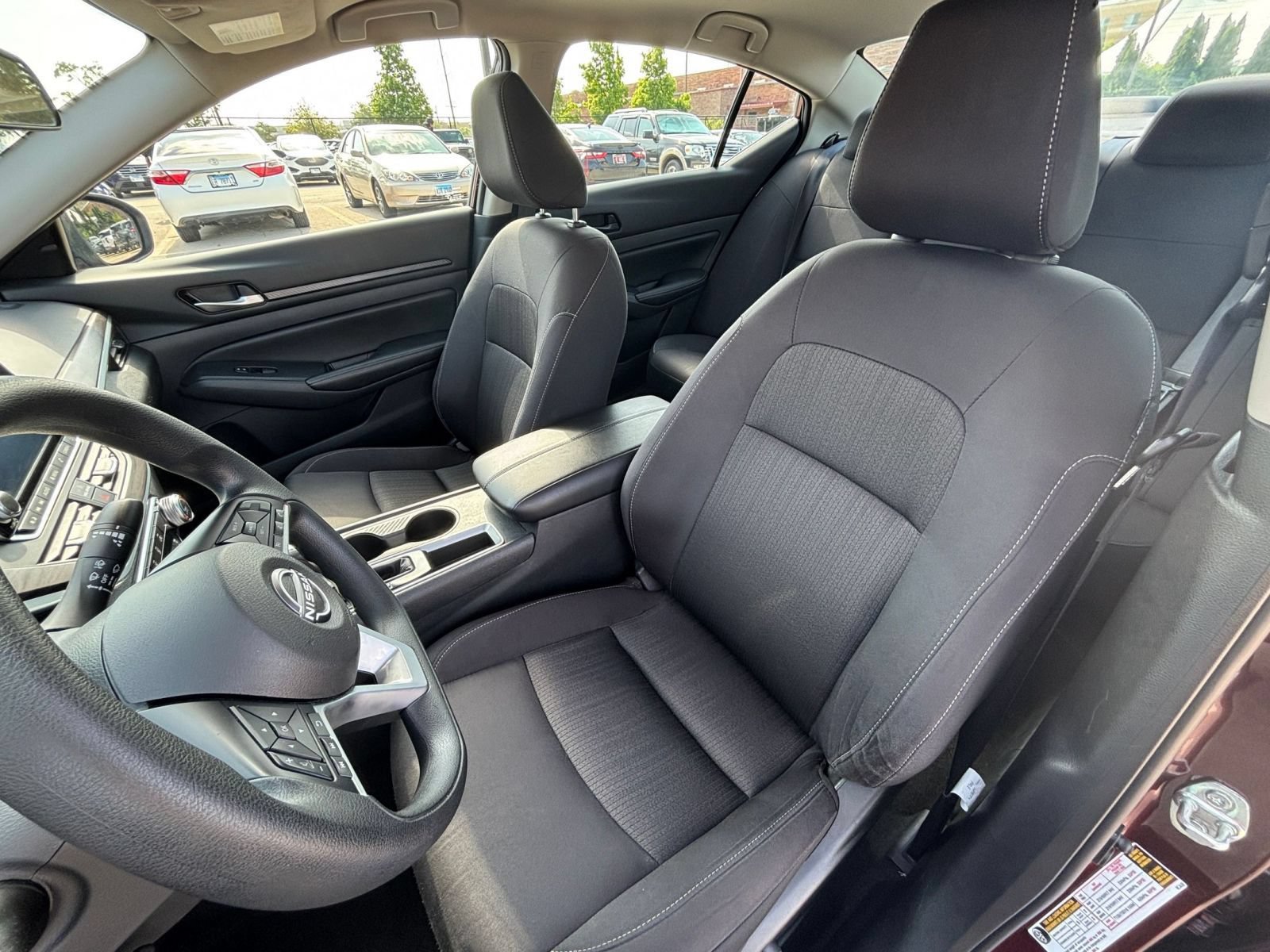 Used 2025 Nissan Altima 2.5 SV FWD image 31