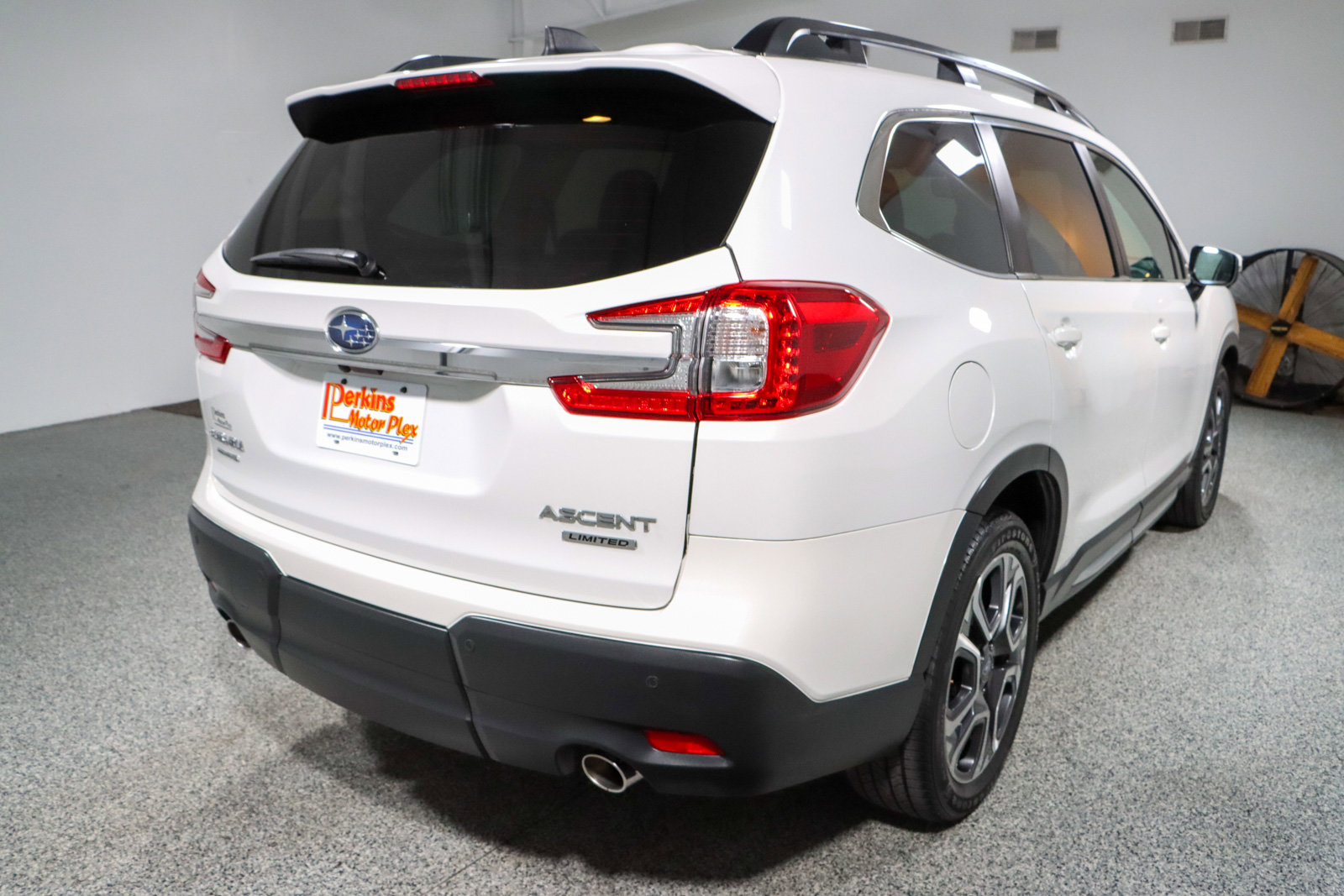 Used 2023 Subaru Ascent Limited AWD/4WD image 7
