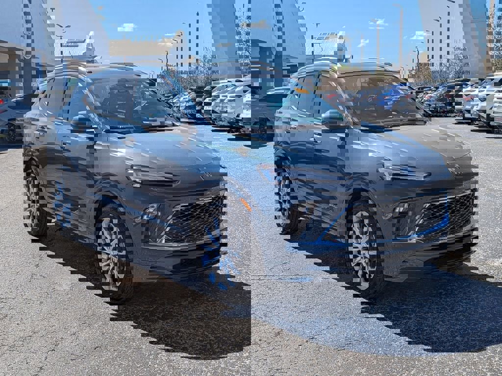 Used 2024 Buick Encore GX Avenir w/ Avenir Technology Package image 2