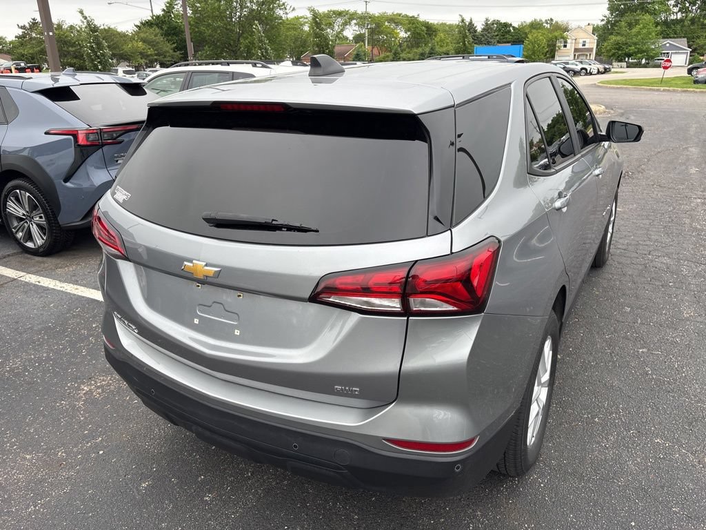 Used 2024 Chevrolet Equinox LS w/ LS Convenience Package AWD/4WD image 3