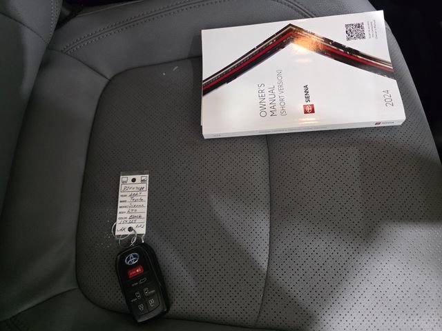 Used 2024 Toyota Sienna Limited AWD/4WD image 9