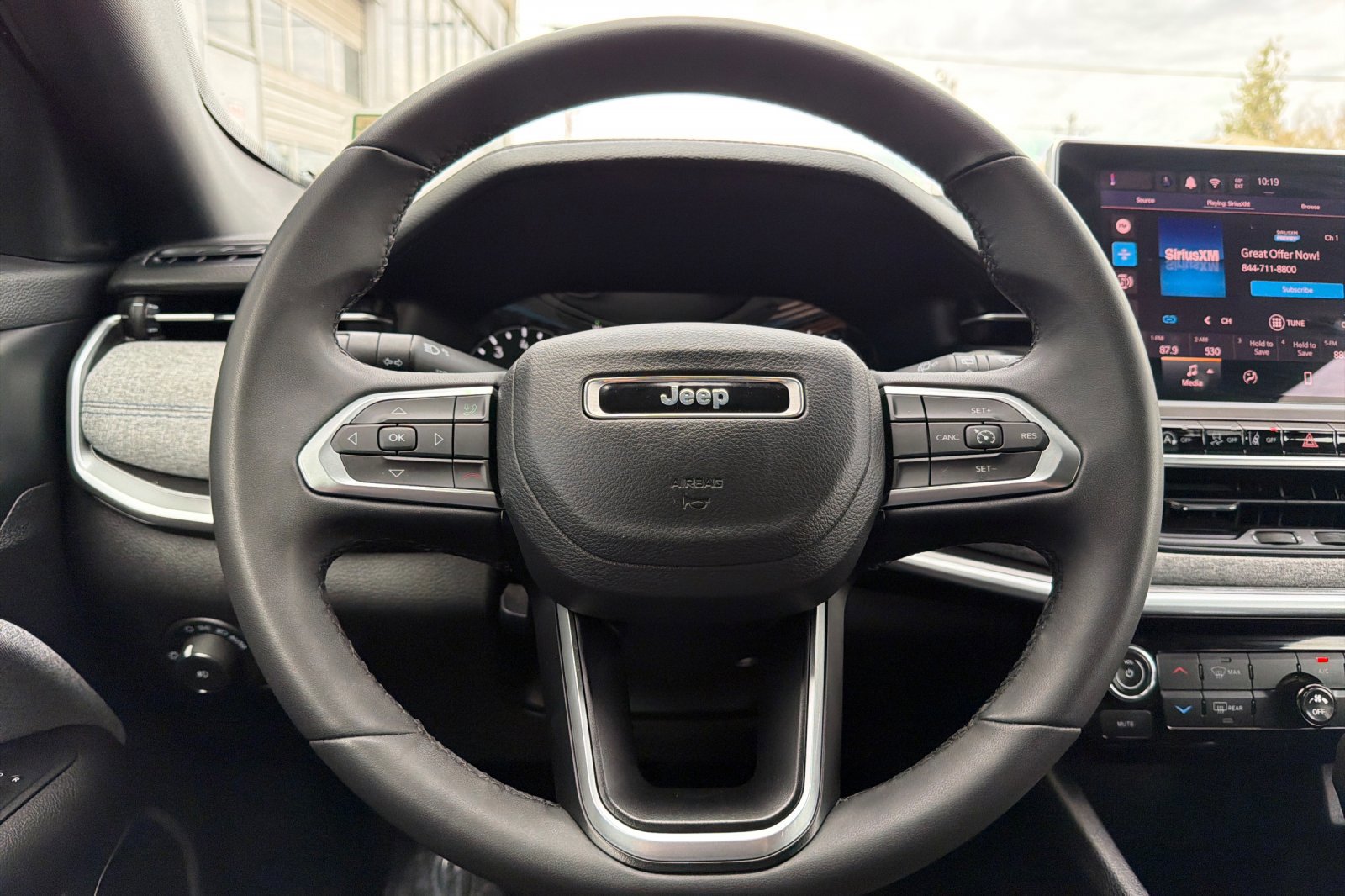 Used 2024 Jeep Compass Latitude image 23