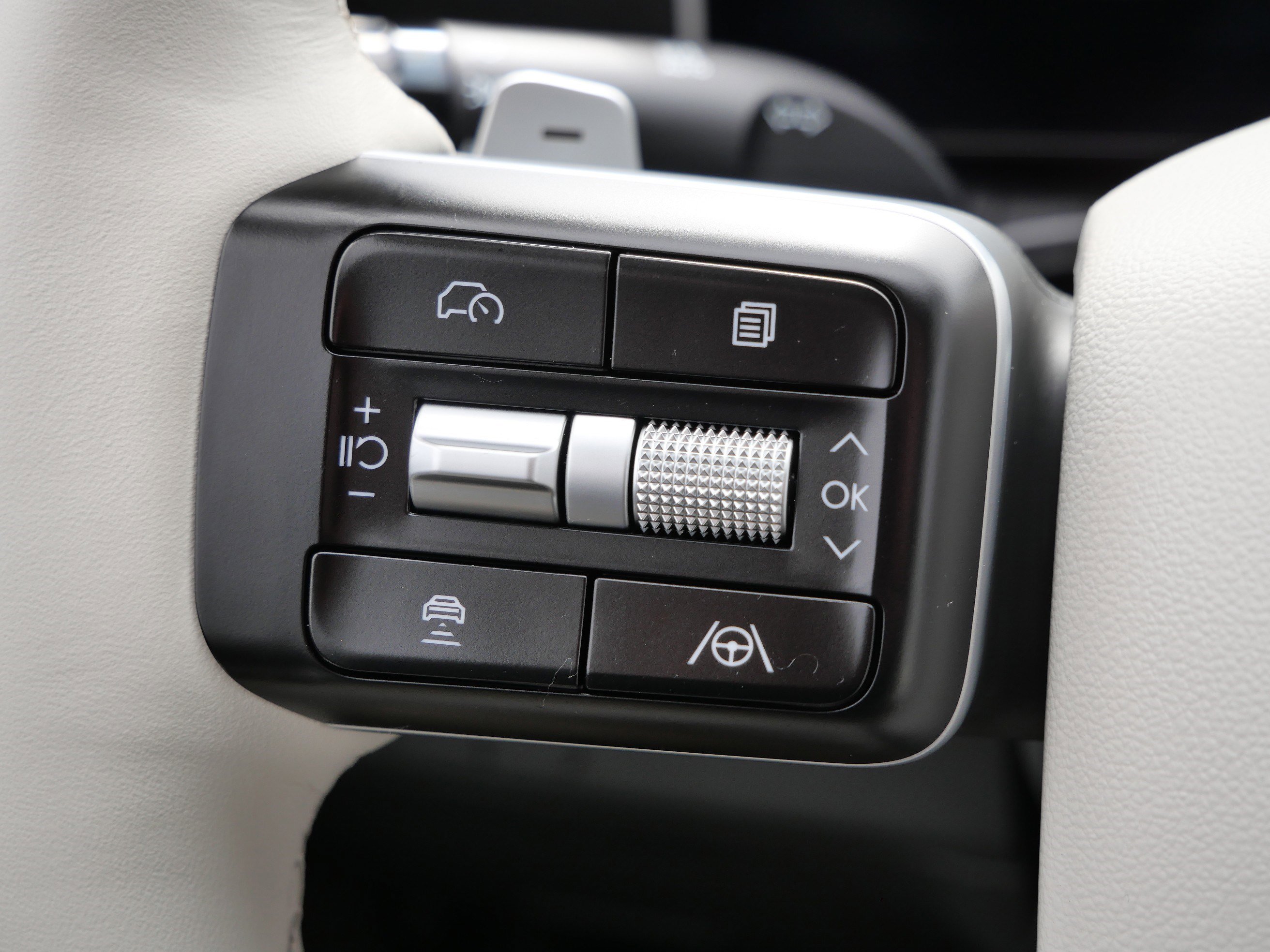 Certified 2026 Hyundai Santa Fe SEL w/ Tow & Go Package image 33