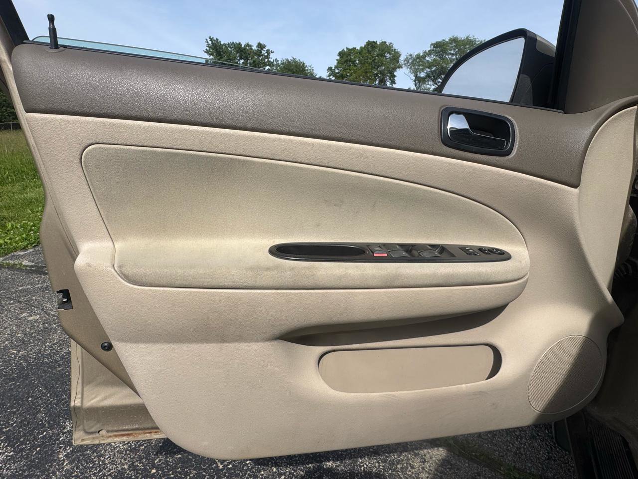 Used 2005 Chevrolet Cobalt LS FWD image 14
