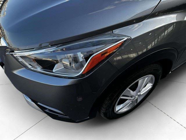Used 2020 Nissan Kicks S FWD image 11